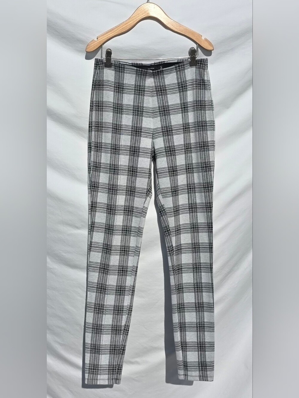 Tahari Size M Black and Grey Plaid Dress Pants